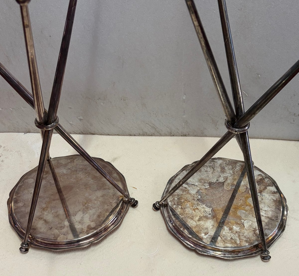 1950′ Paire De Guéridons De Voyage Tripode Bronze Argenté Maison Jansen ø 26 cm H 55 cm-photo-6