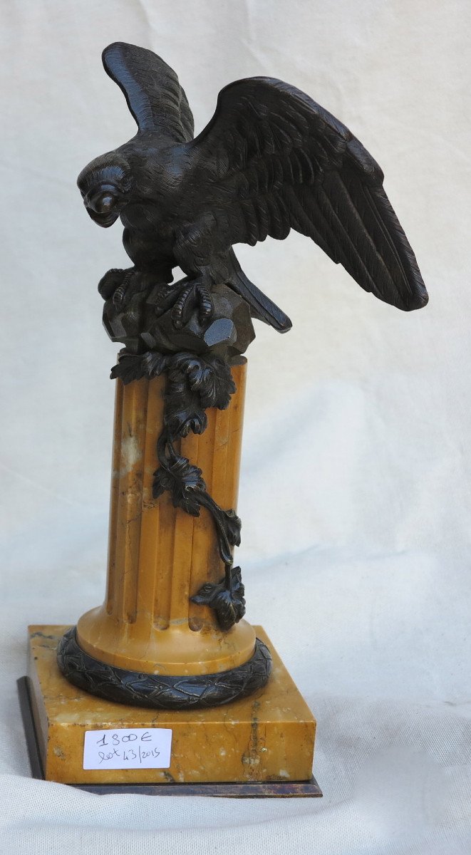 Bronze Imperial Eagle Watch Holder On Siena Marble Column-photo-3