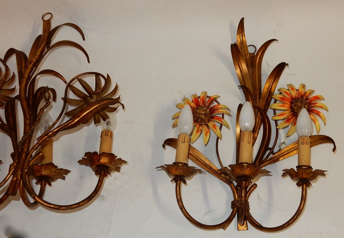 1970 ′ Pair Of Painted Metal Sconces With Sunflower Decor-photo-2