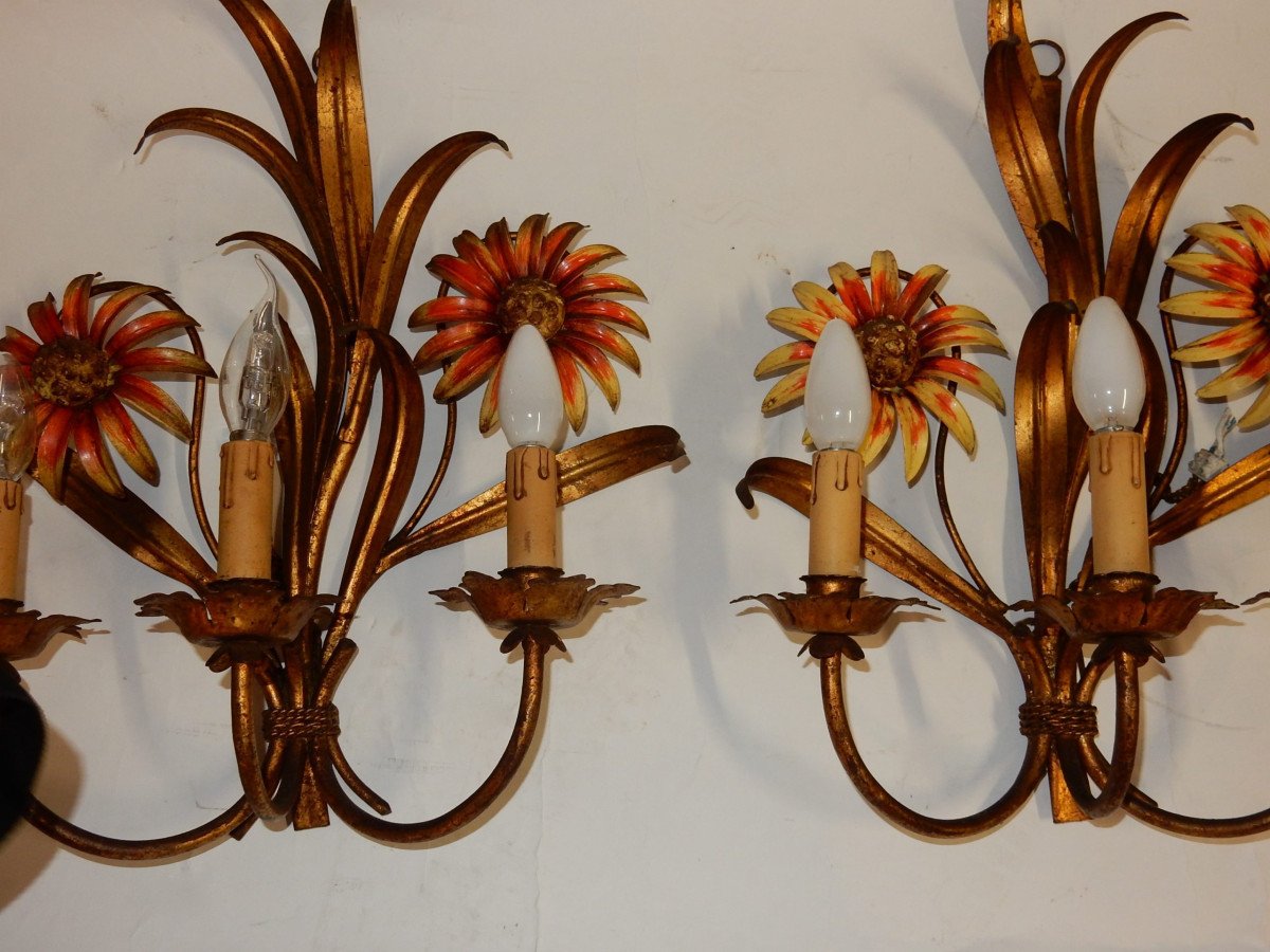 1970 ′ Pair Of Painted Metal Sconces With Sunflower Decor-photo-3