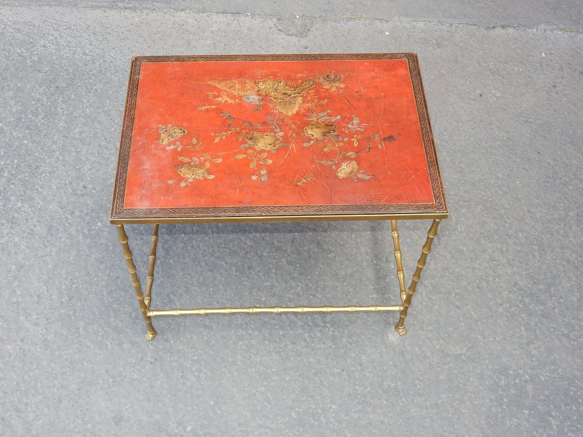 1950/70′ Table Basse Bronze Décor Bambou Plateau Laque De Chine Rouge Dlg Maison Baguès 50x35cm
