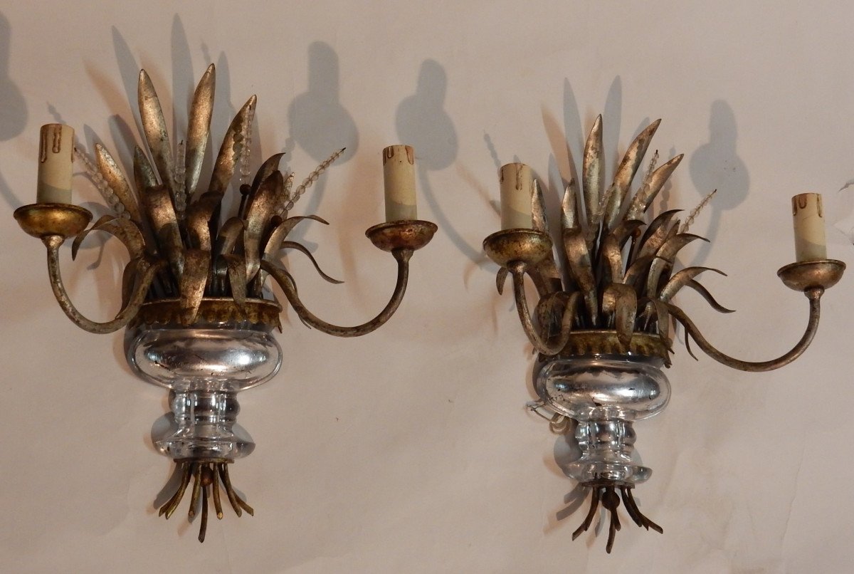 1970 'pair Of Silver Metal Wall Lights Decor Of Urn And Reeds