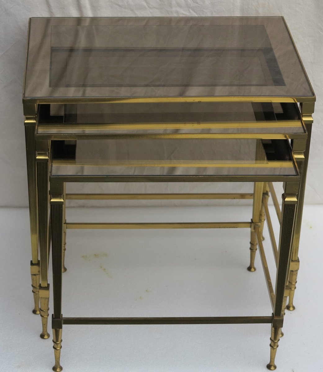 1950/70 'series Of 3 Nesting Tables Conical Uprights Gilt Bronze Smoked Glass Trays-photo-2