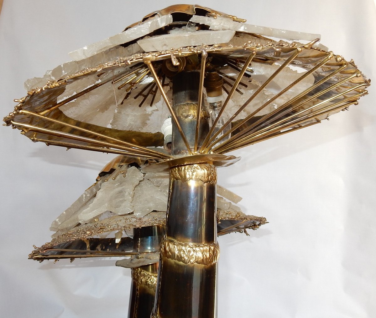 1970′lamp With 2 Illuminating Mushrooms In Brass With Gypsum Imitating Rock Crystal-photo-4