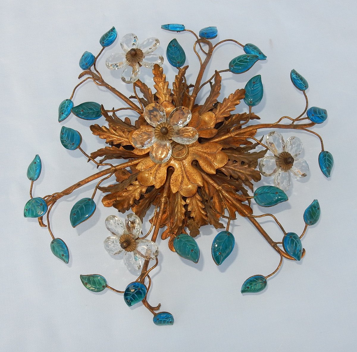 1970 ′ Applique Decor Flowers And Leaves In Golden Metal And Blue Glass Maison Baguès Or Banci