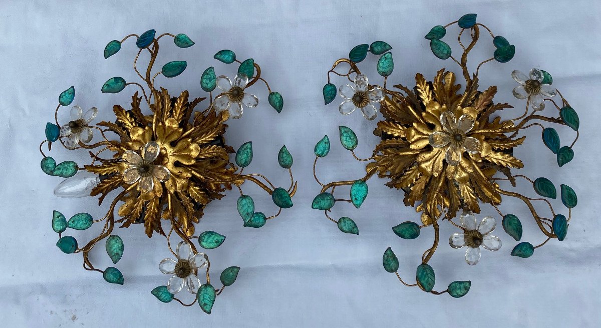 1970′ Paire d'Appliques Décor De Fleurs Et Feuilles En Métal Doré et Verre Bleu Baguès/banci