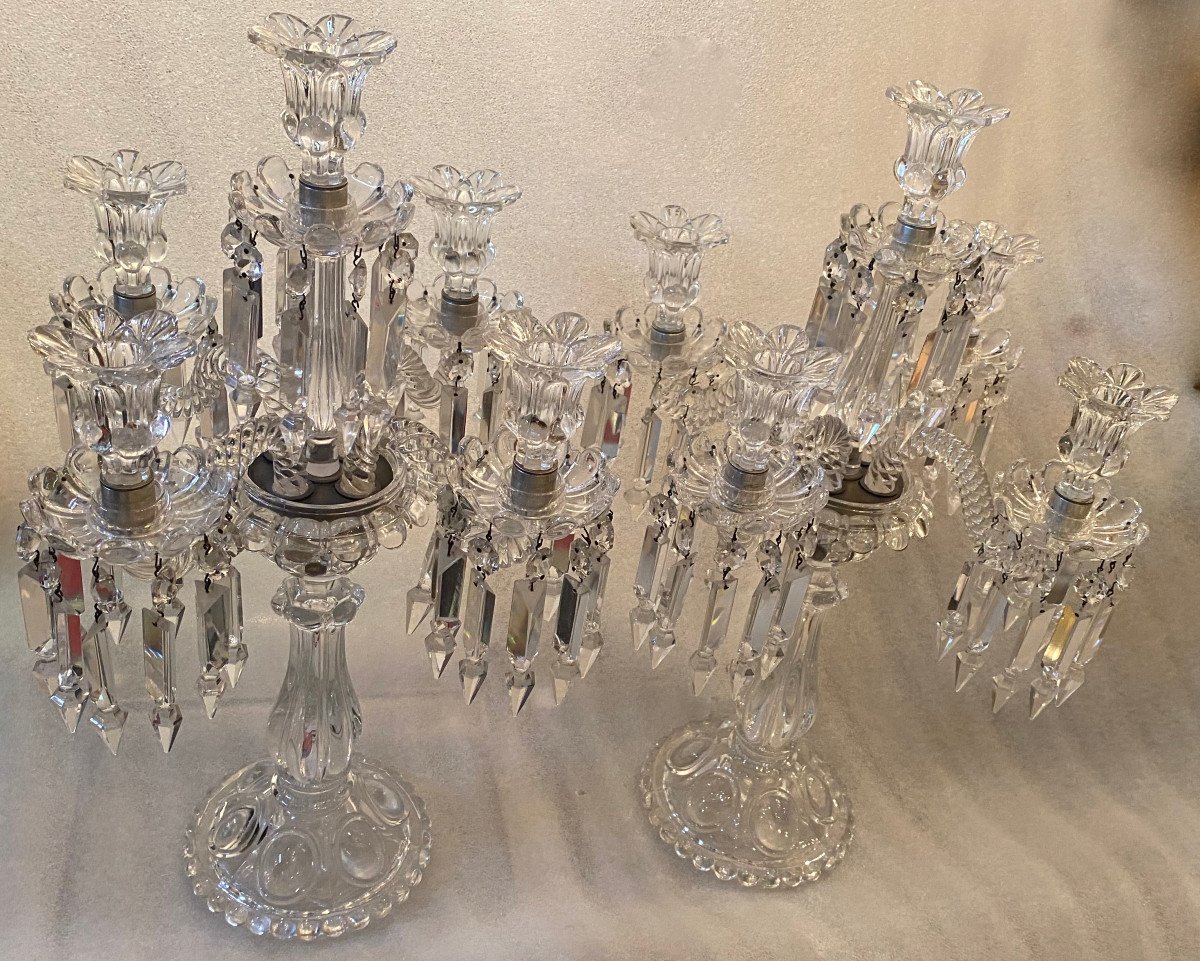 1950′ Paire De Chandeliers 4 Branches Socles Perlés Et Signés En Relief Baccarat H 55 Cm-photo-3