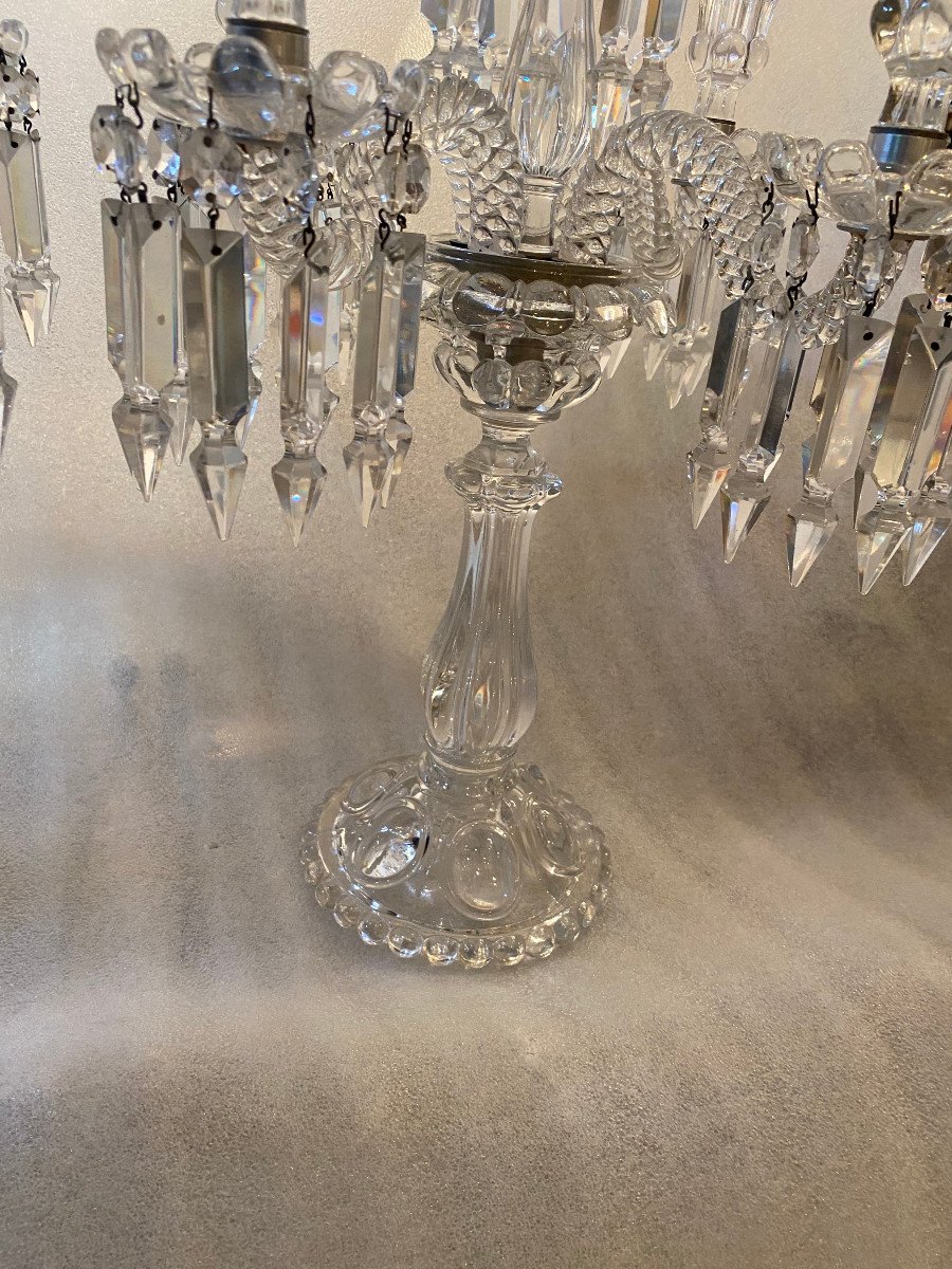 1950′ Paire De Chandeliers 4 Branches Socles Perlés Et Signés En Relief Baccarat H 55 Cm-photo-3