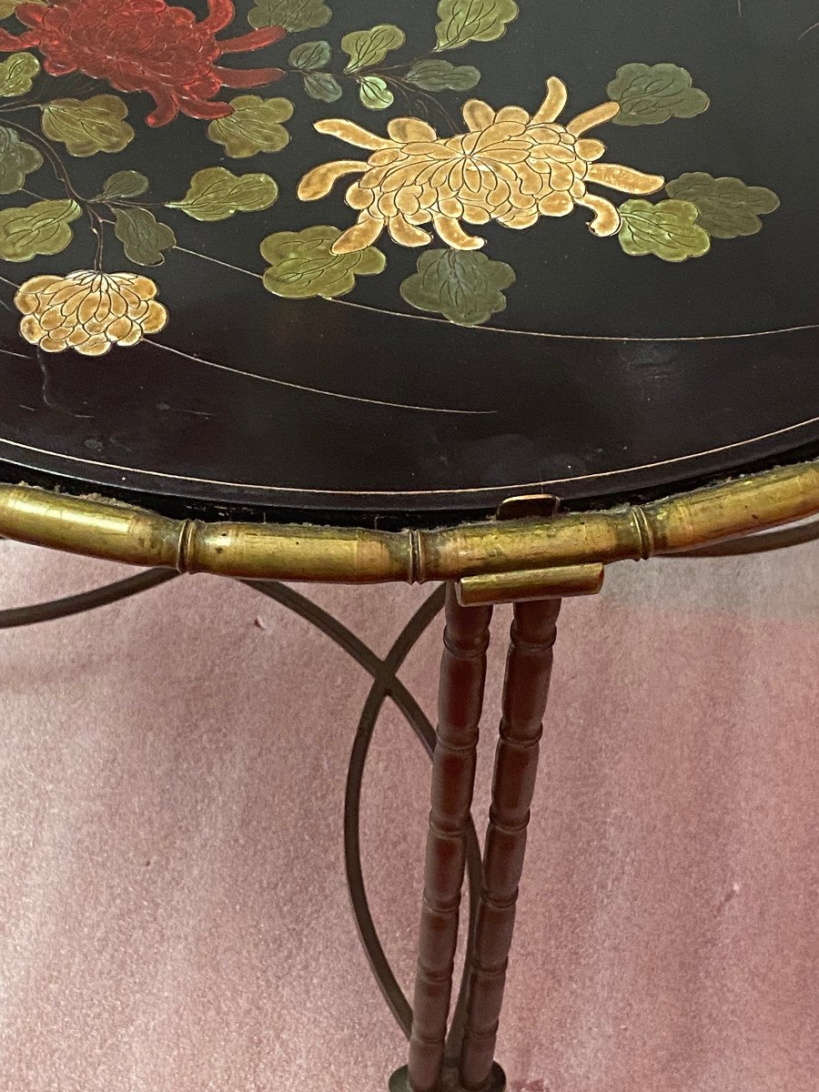 1950/70′ Table Basse Ronde Bronze Décor Palmier, Plateau Laque De Chine Noire Dlg Maison Baguès-photo-1