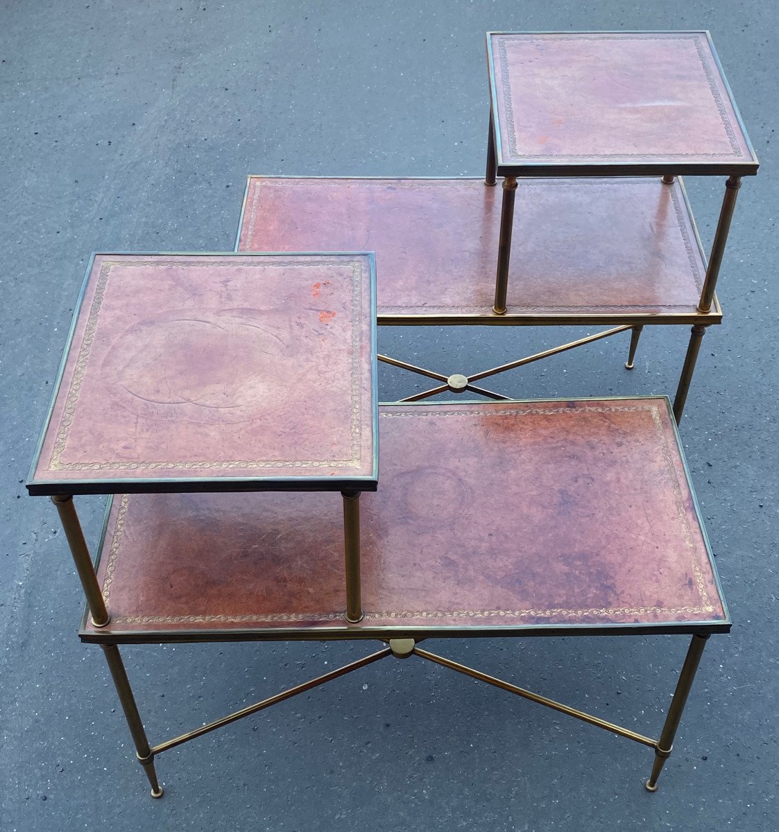 1970′ Paire De Tables à Étage En Bronze Patiné Gainées De Cuir Maison Jansen 71 X 36 Cm
