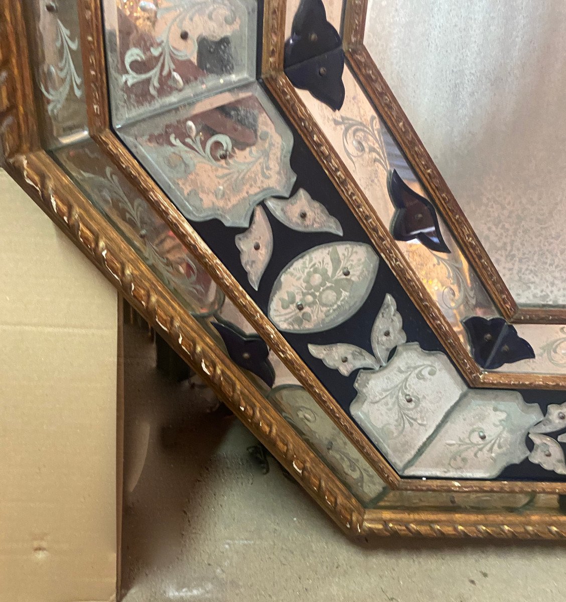 1970/80 Miroir Venise Octogonal Style Louis 14 Pareclose Bois Doré Avec Ornements En Verre Bleu-photo-7