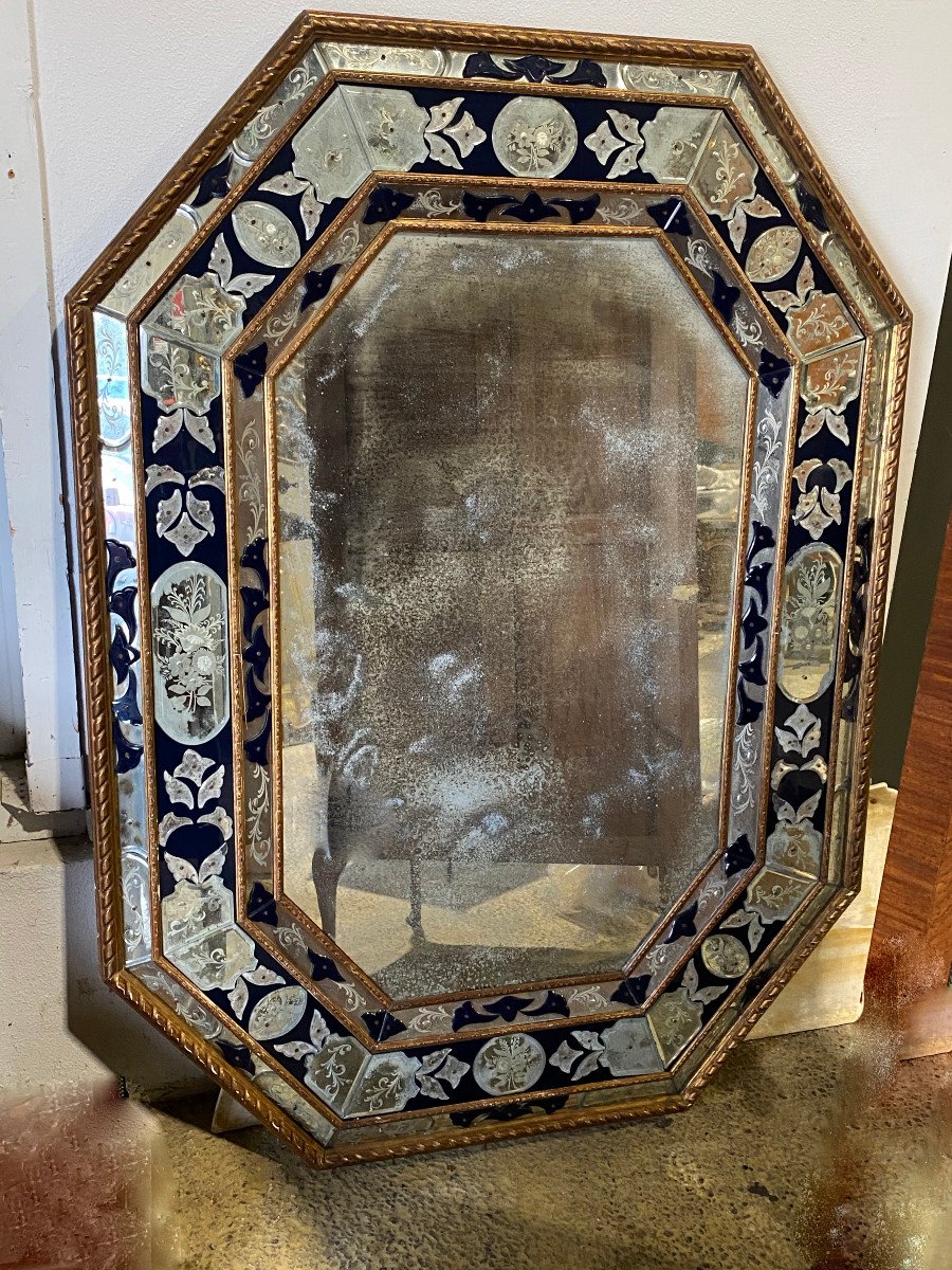 1970/80 Venice Octagonal Mirror Style Louis 14 Pareclose Golden Wood With Blue Glass Ornaments