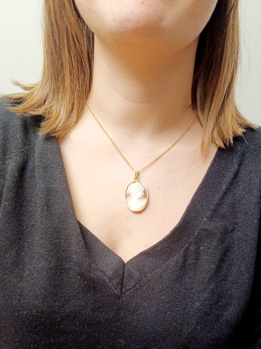 Gold Pendant And Shell Cameo  -photo-7