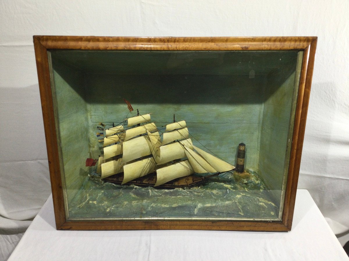 Diorama Avec Maquette De Bateau Trois Mâts 