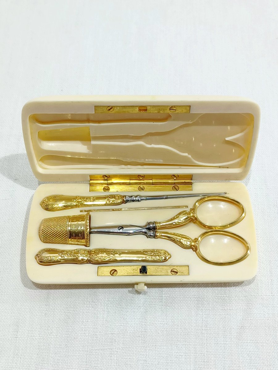 Nécessaire De Couture En Or Et Coffret En Ivoire-photo-2