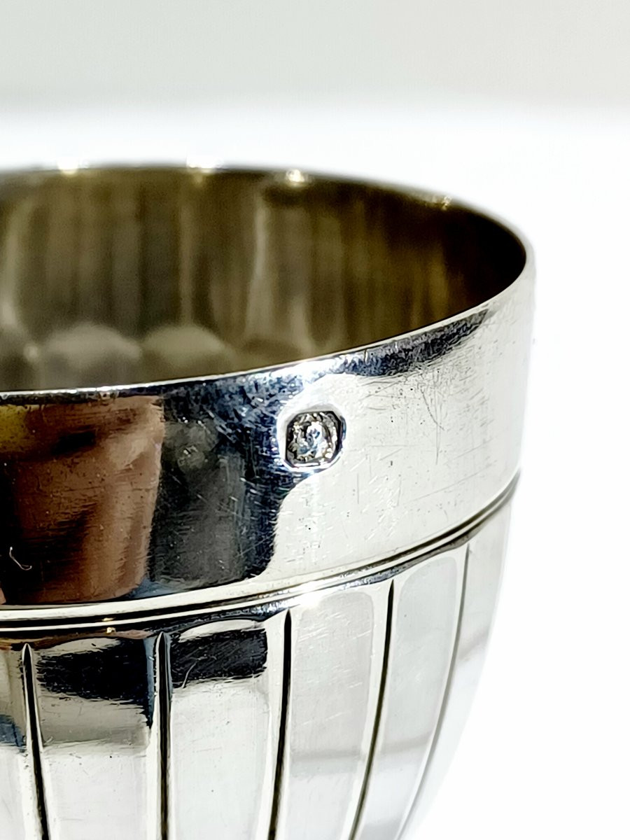 Art Deco Egg Cup On A Ribbed Pedestal-photo-2
