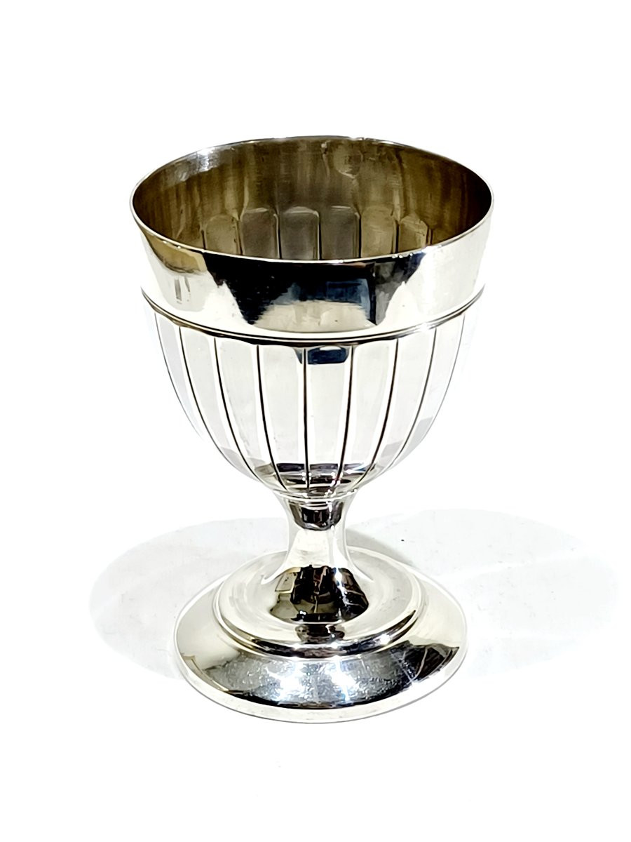 Art Deco Egg Cup On A Ribbed Pedestal-photo-2