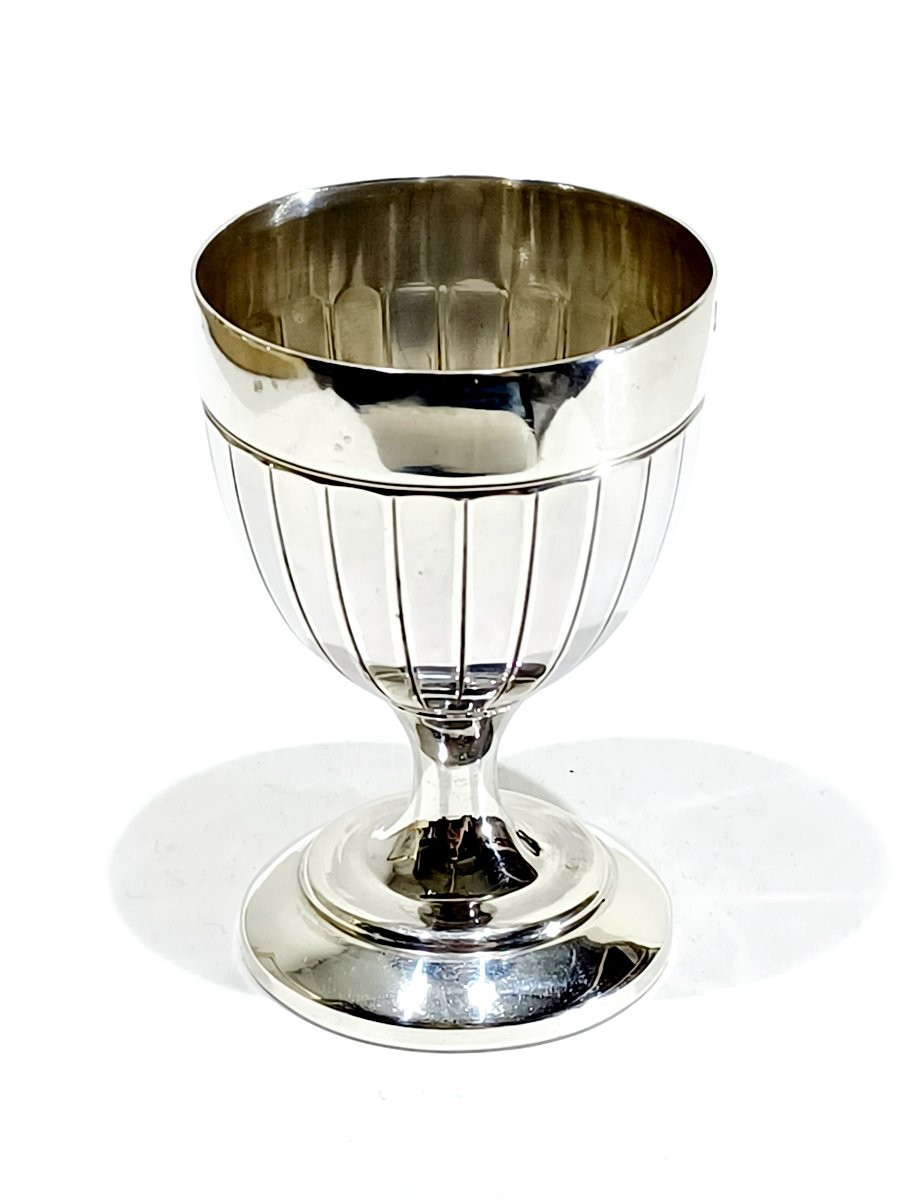 Art Deco Egg Cup On A Ribbed Pedestal-photo-3