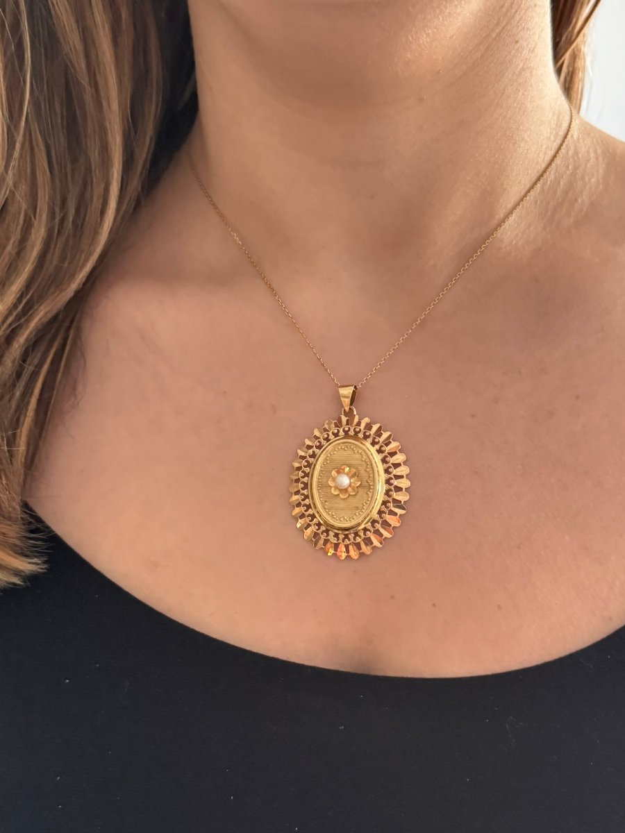 Gold And Pearl Pendant-photo-7
