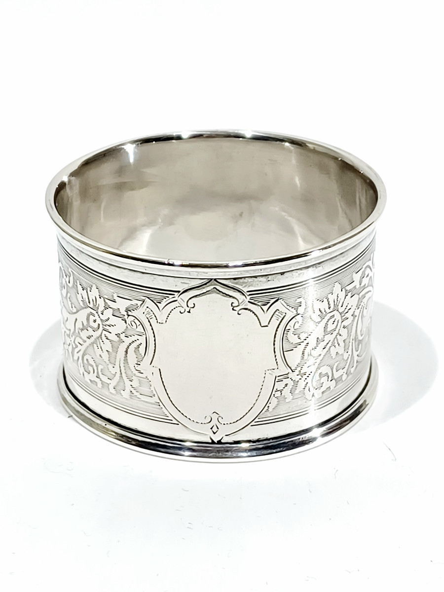Napkin Ring With Flower Decoration