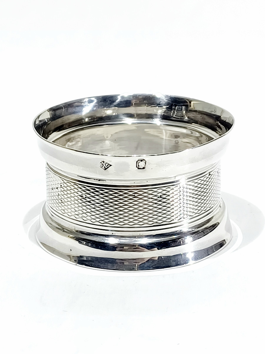 Rond de serviette en argent massif à motif rayé