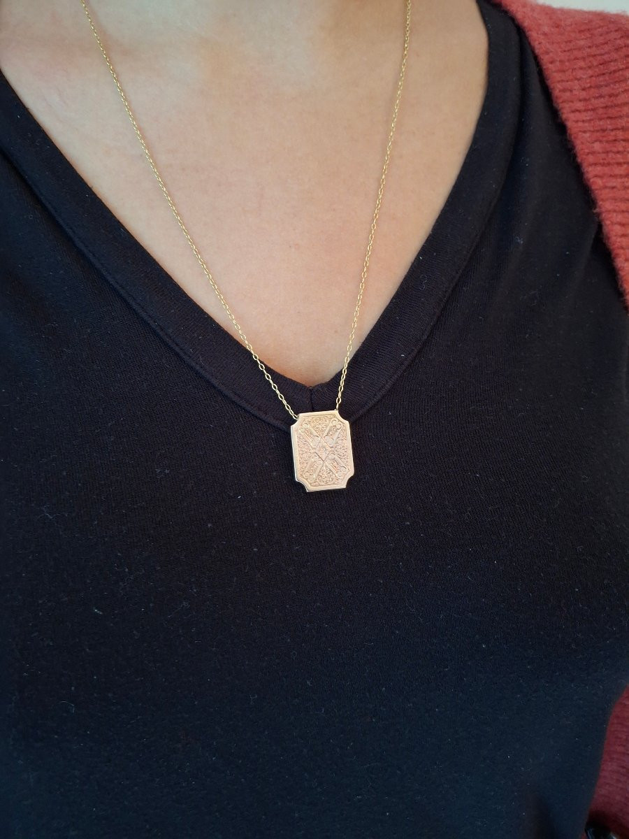 Engraved Rose Gold Pendant-photo-4