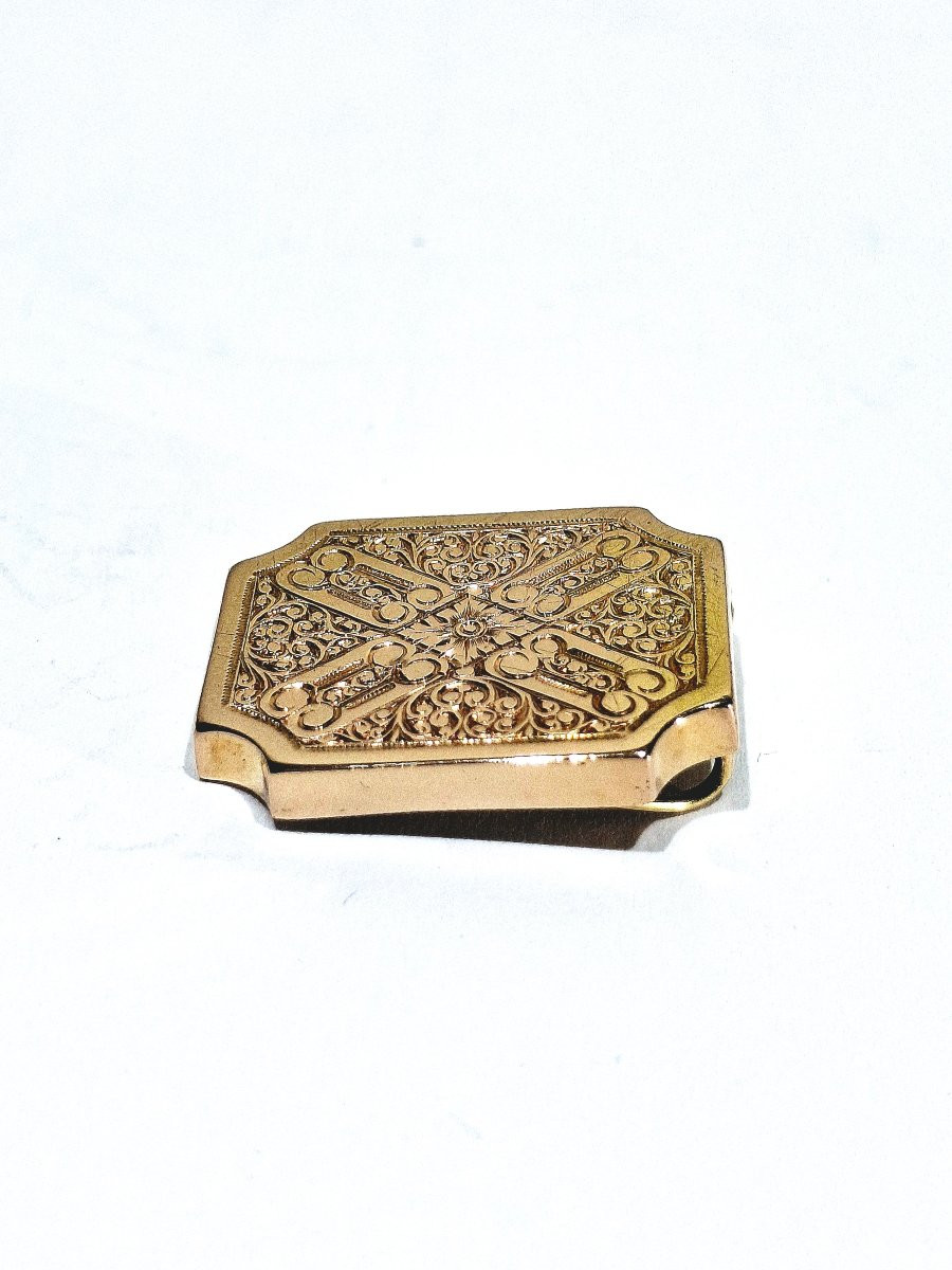 Engraved Rose Gold Pendant-photo-1