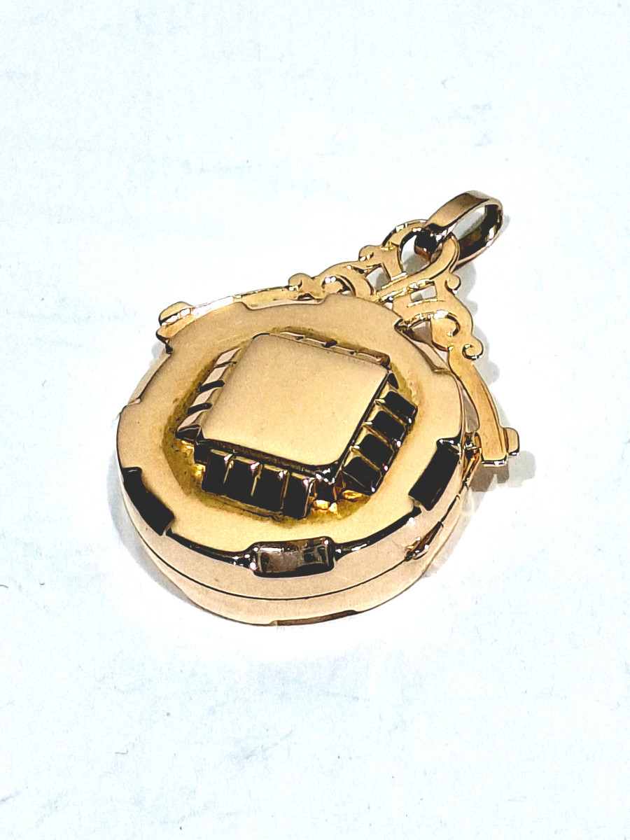 Art Deco Photo Medallion