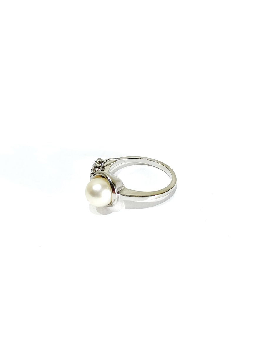 White Gold Ring With Pearl And Diamonds-photo-1