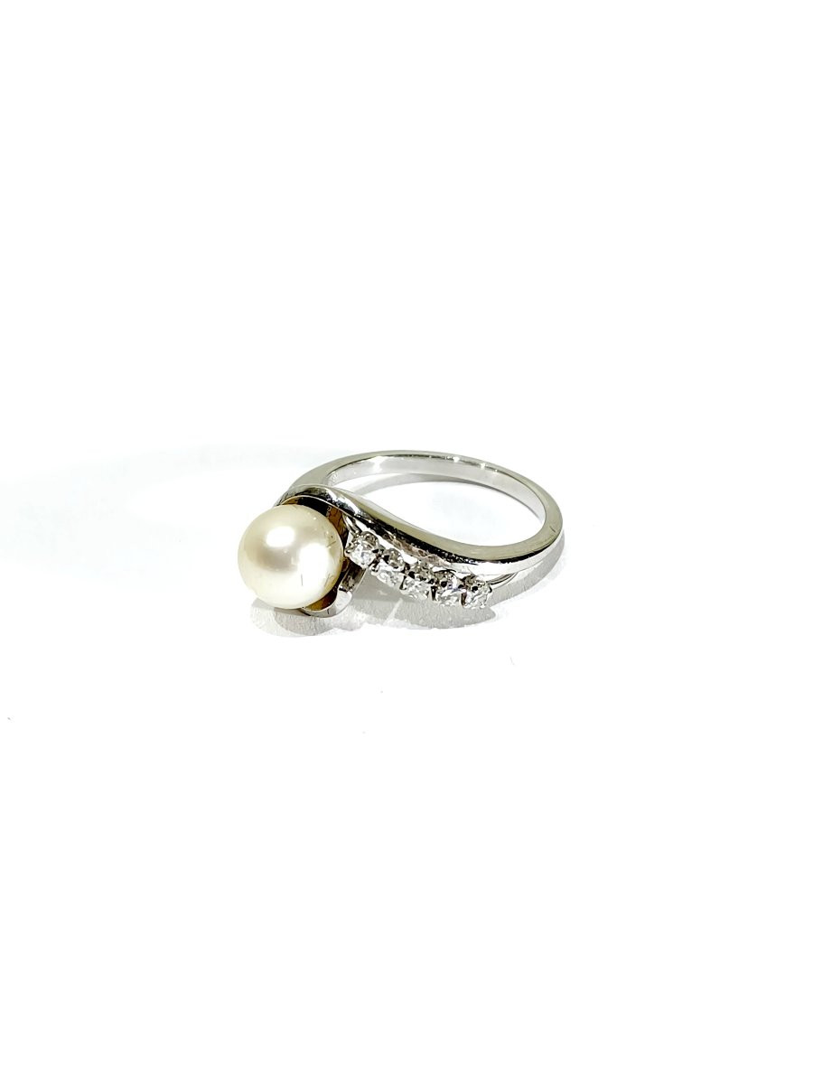 White Gold Ring With Pearl And Diamonds-photo-4