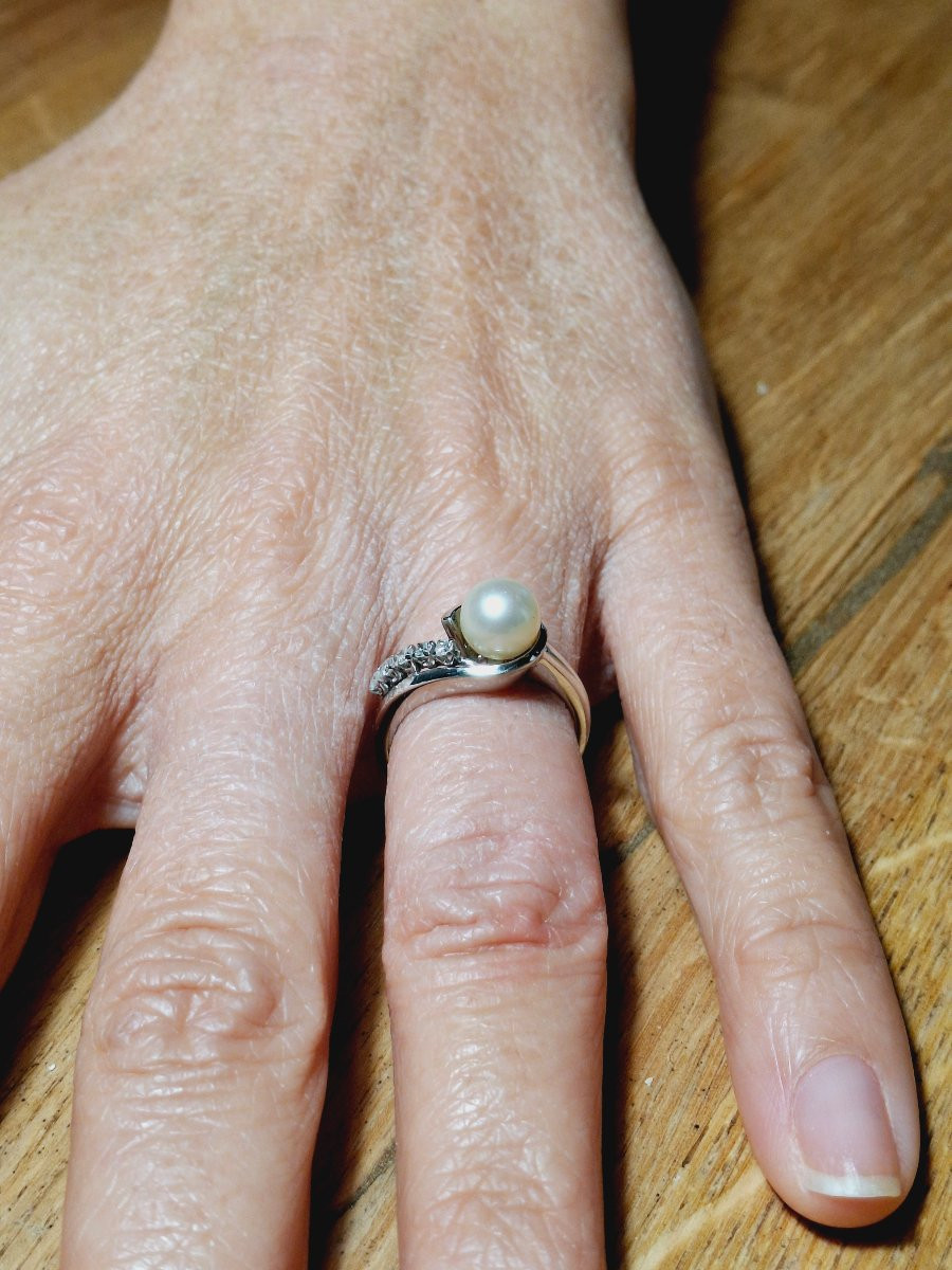 White Gold Ring With Pearl And Diamonds-photo-7