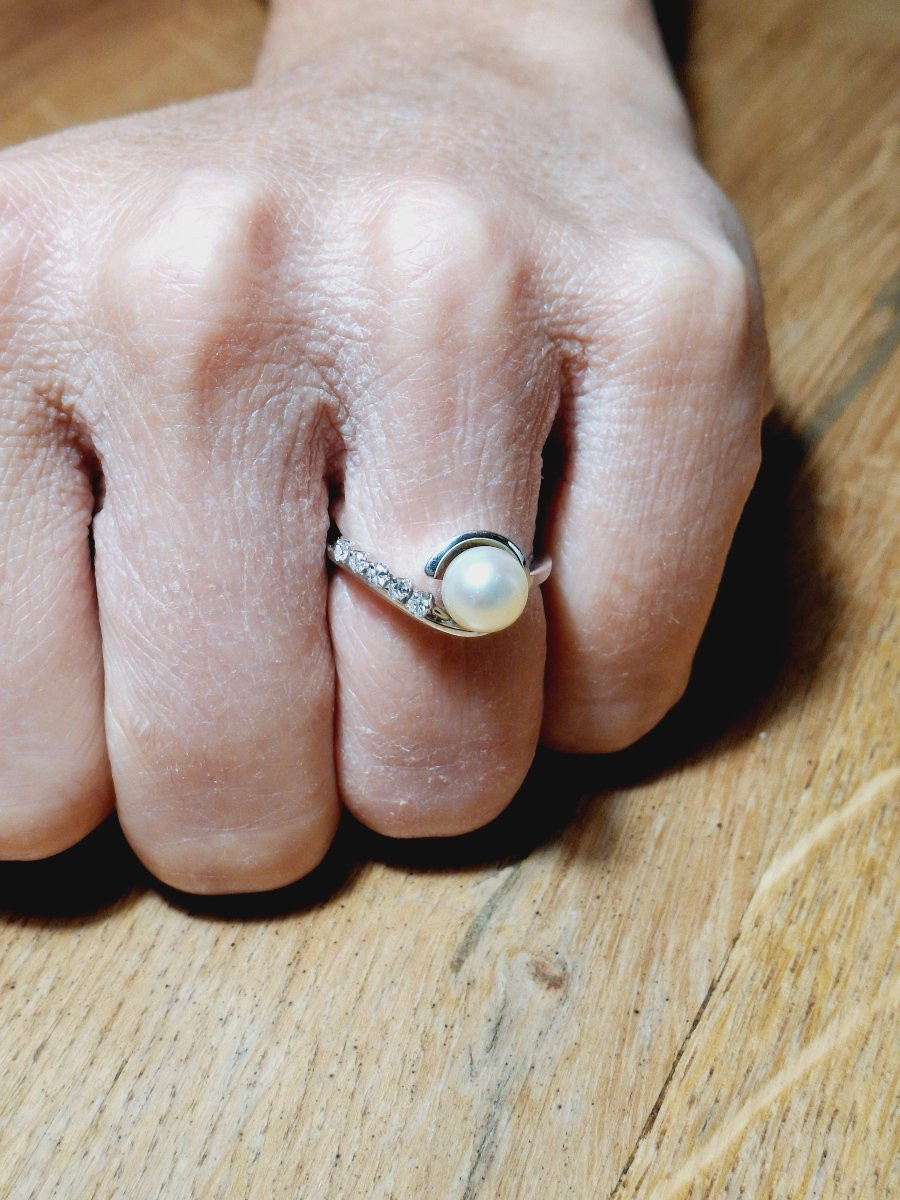 White Gold Ring With Pearl And Diamonds-photo-8
