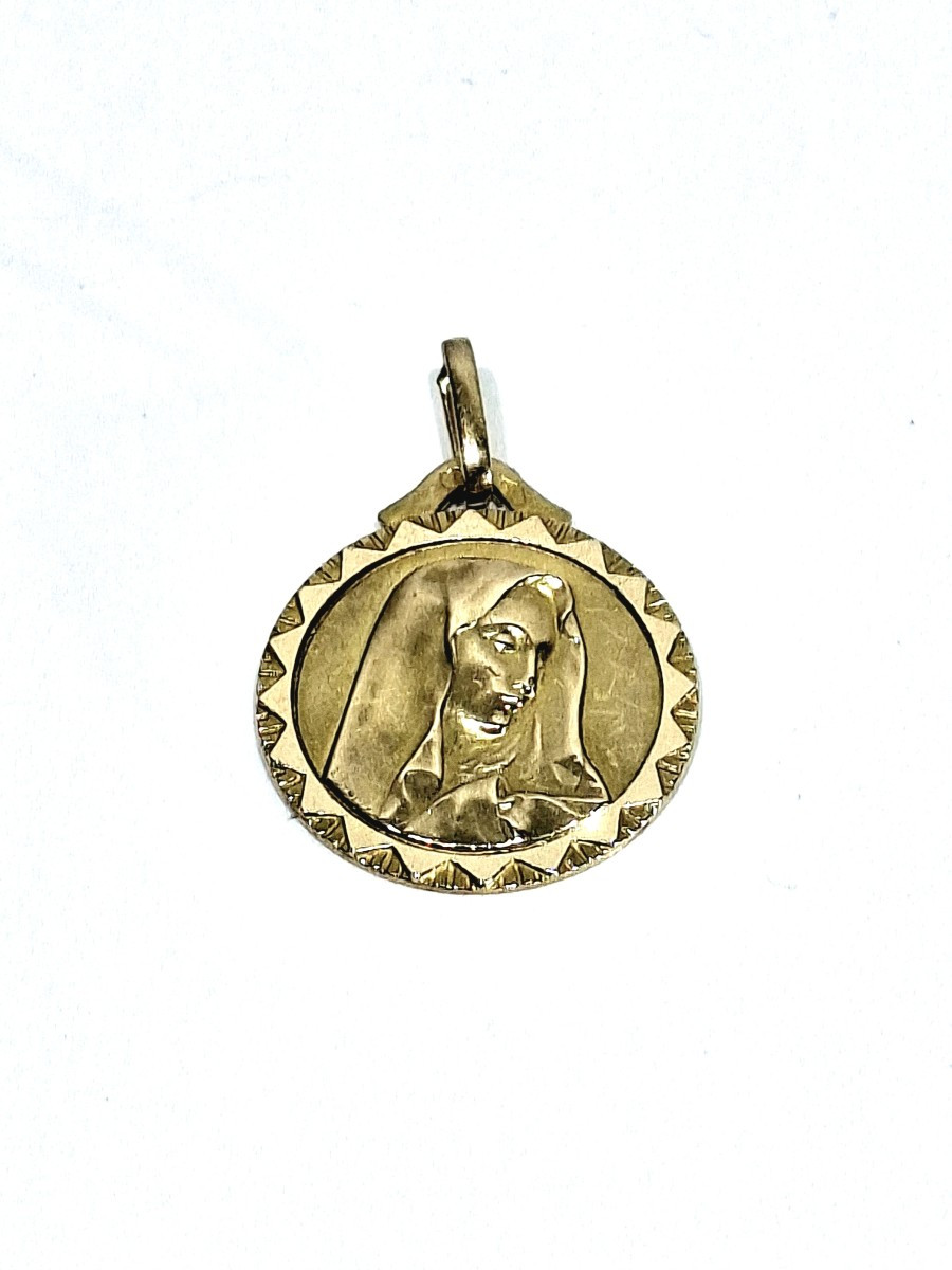 Champagne Gold Medal Of The Virgin