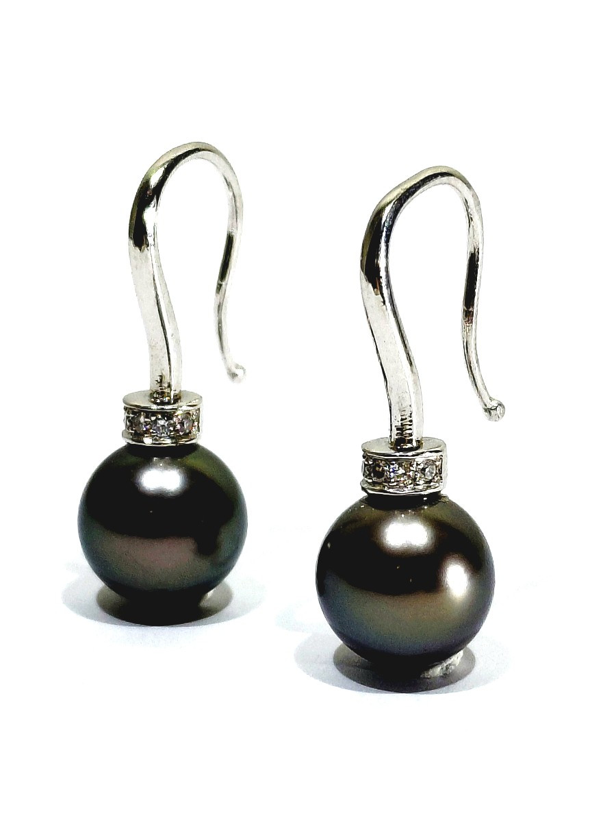 Paire de boucle d’oreilles or blanc perles et diamants