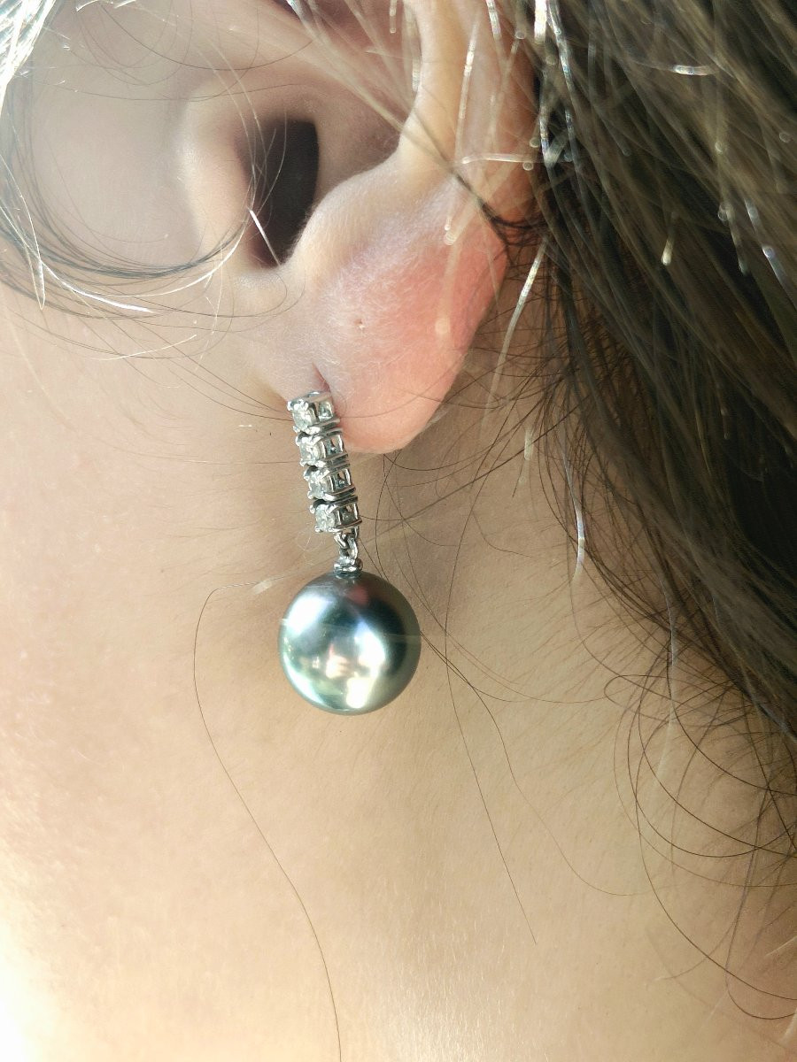 Pair Of White Gold Earrings With Pearls And Diamonds-photo-3