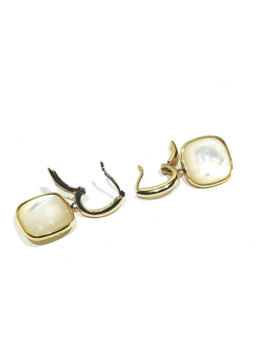 Paire de boucle d’oreilles en or et nacre-photo-2