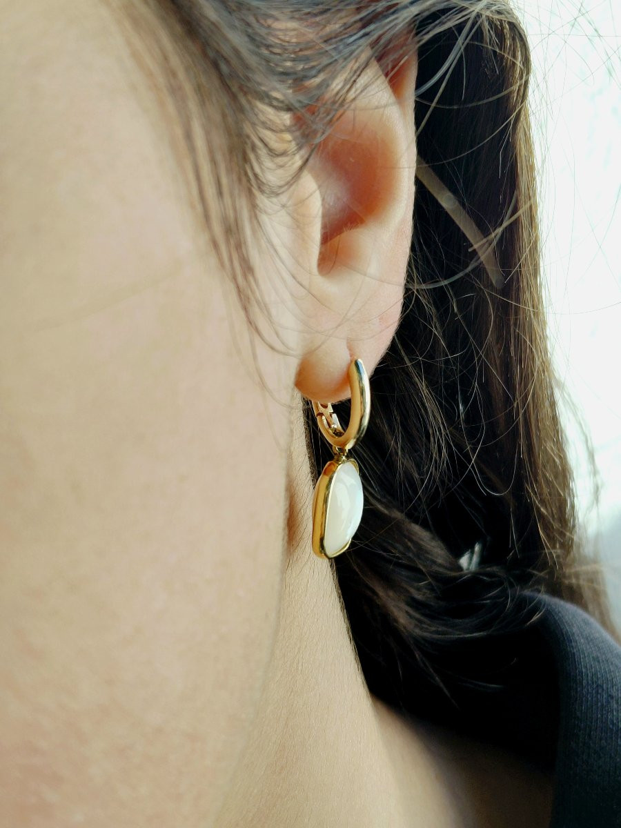 Paire de boucle d’oreilles en or et nacre-photo-7