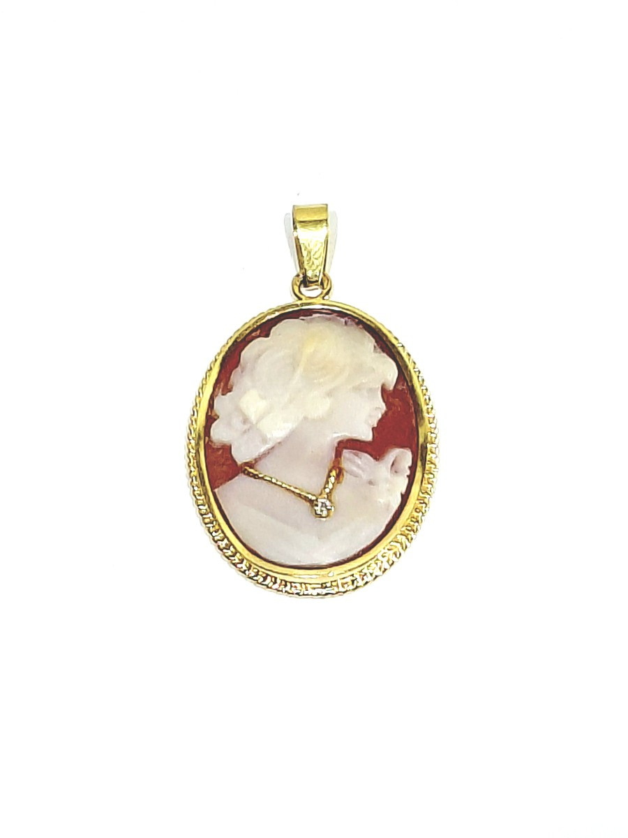 Gold Shell Cameo Pendant