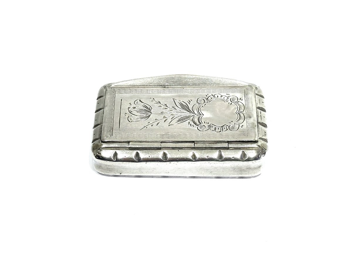TABATIÈRE EN ARGENT GUILLOCHÉE -photo-1