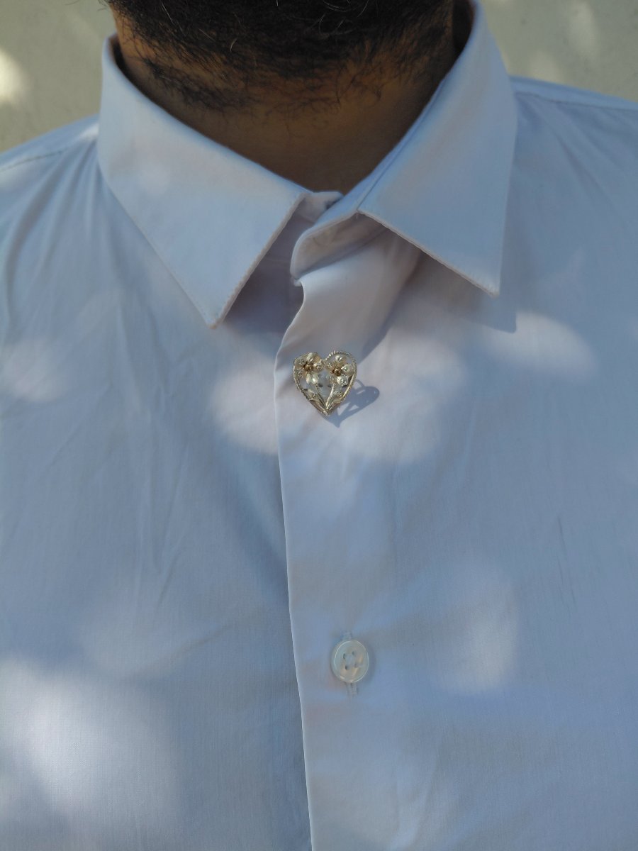 Bouton De Plastron En Argent en forme de coeur -photo-1