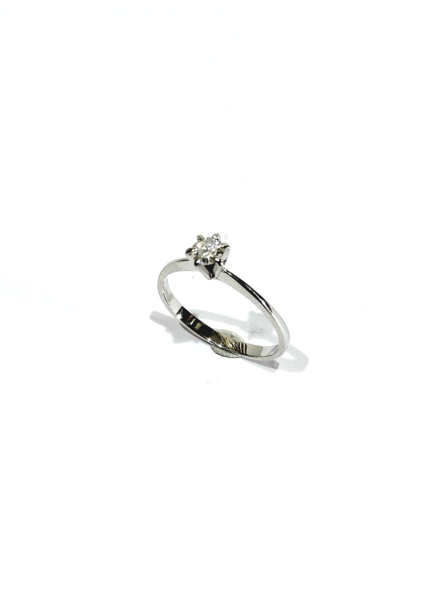 Solitaire en or blanc et diamant