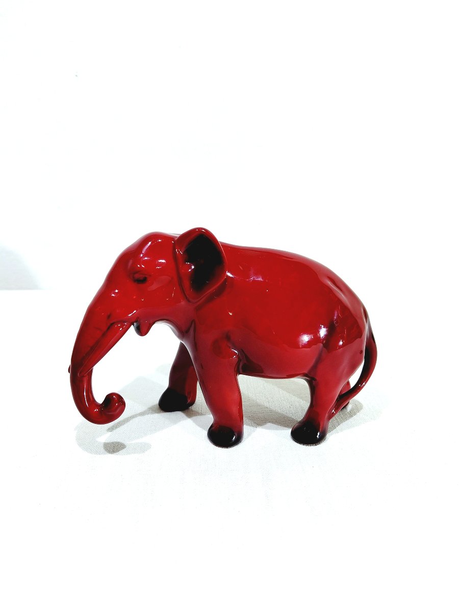 Royal Doulton - Elephant rouge