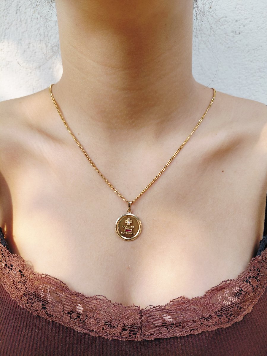 Augis - Médaille d'amour en or, rubis et diamant-photo-6