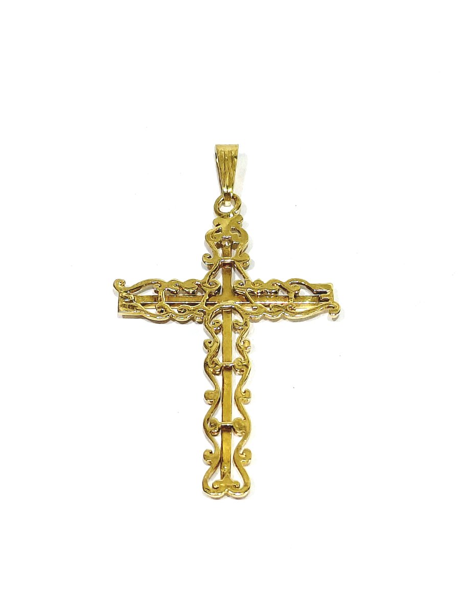 Pendentif croix en or jaune ajouré