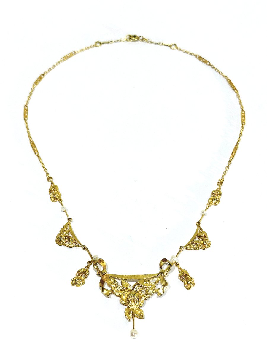 Draped Gold And Pearl Necklace
