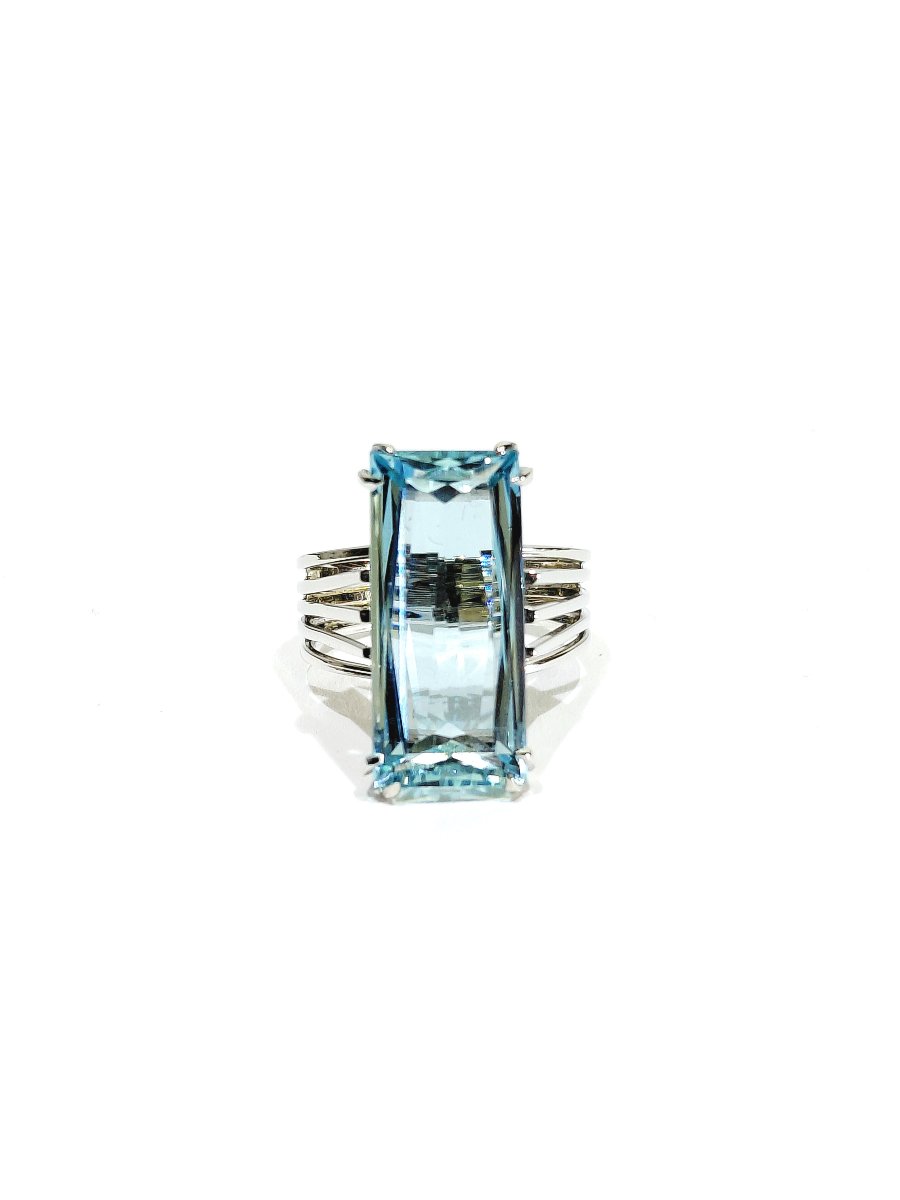 White Gold And Aquamarine Ring 
