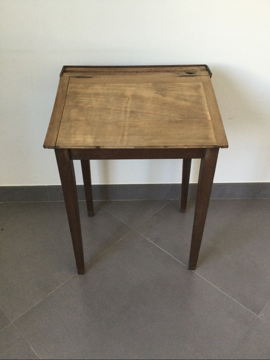 Small Children's Desk-photo-2