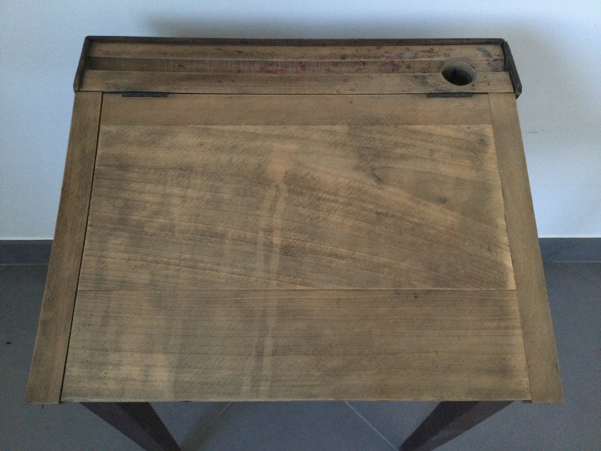 Small Children's Desk-photo-4