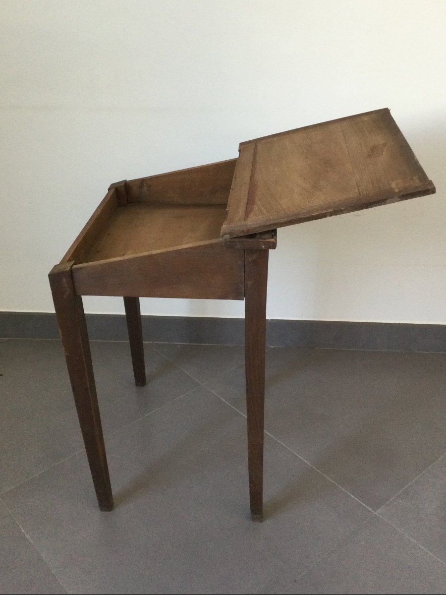 Small Children's Desk-photo-5