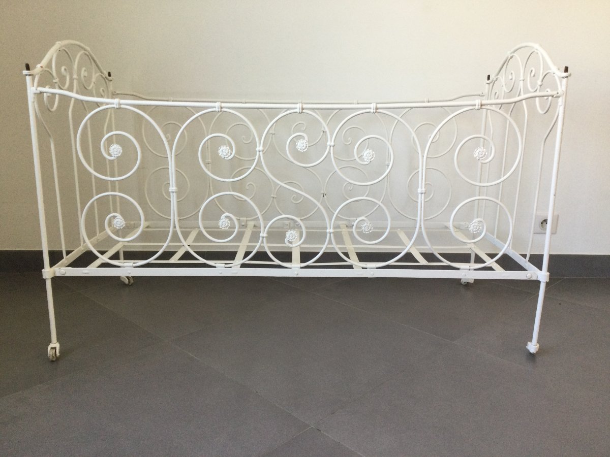 White Wrought-iron Folding Bed-photo-4